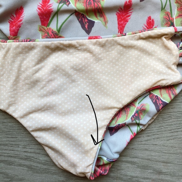 Andy Bikini Top and Maui Bottom in Vintage Hawai’i - Picture 7 of 7